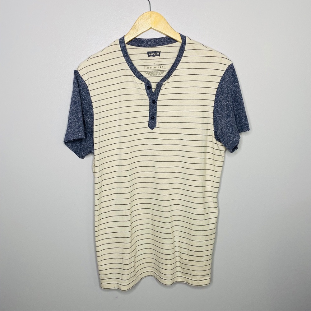 (Levi’s) used T-shirt 1/4 button up